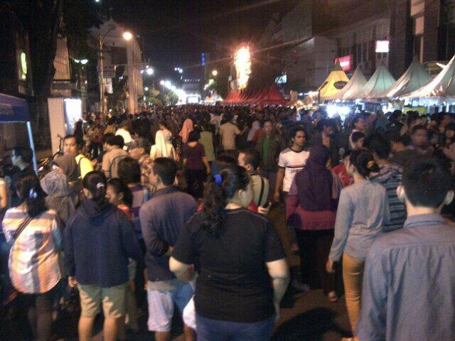 &quot;SURABAYA Car Free Night&quot; Menyambut tahun baru 2014