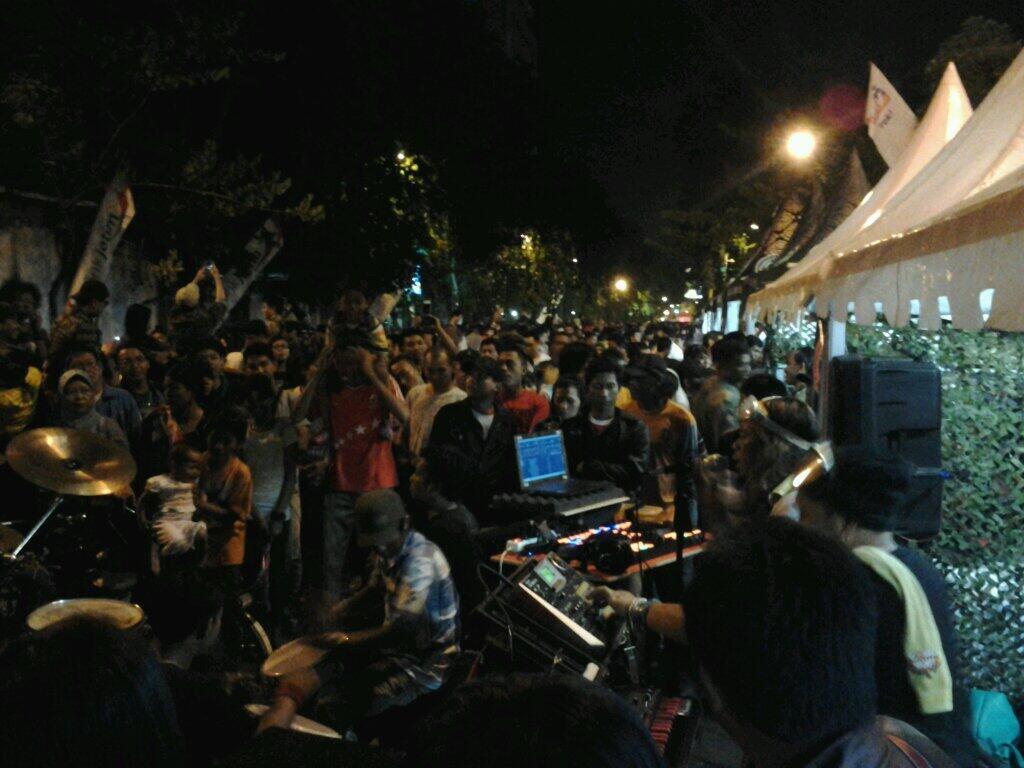 &quot;SURABAYA Car Free Night&quot; Menyambut tahun baru 2014