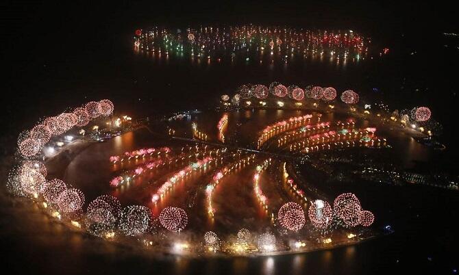 Pesta kembang api menyambut 2014 di Dubai dan . . . . . . (updated)