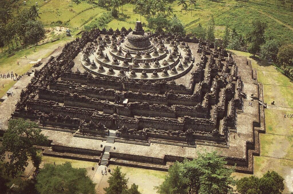 7 Candi Bersejarah di Magelang