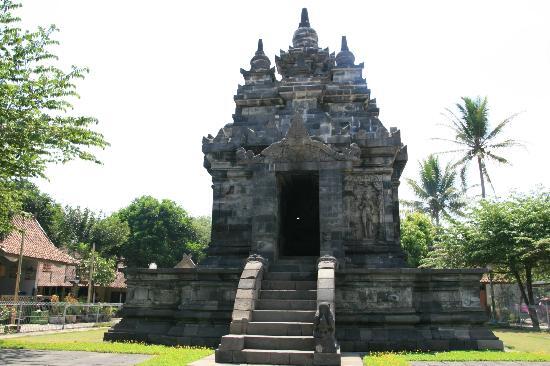 7 Candi Bersejarah di Magelang