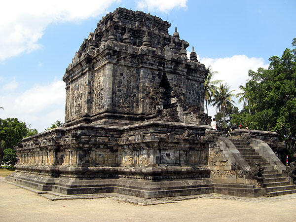 7 Candi Bersejarah di Magelang