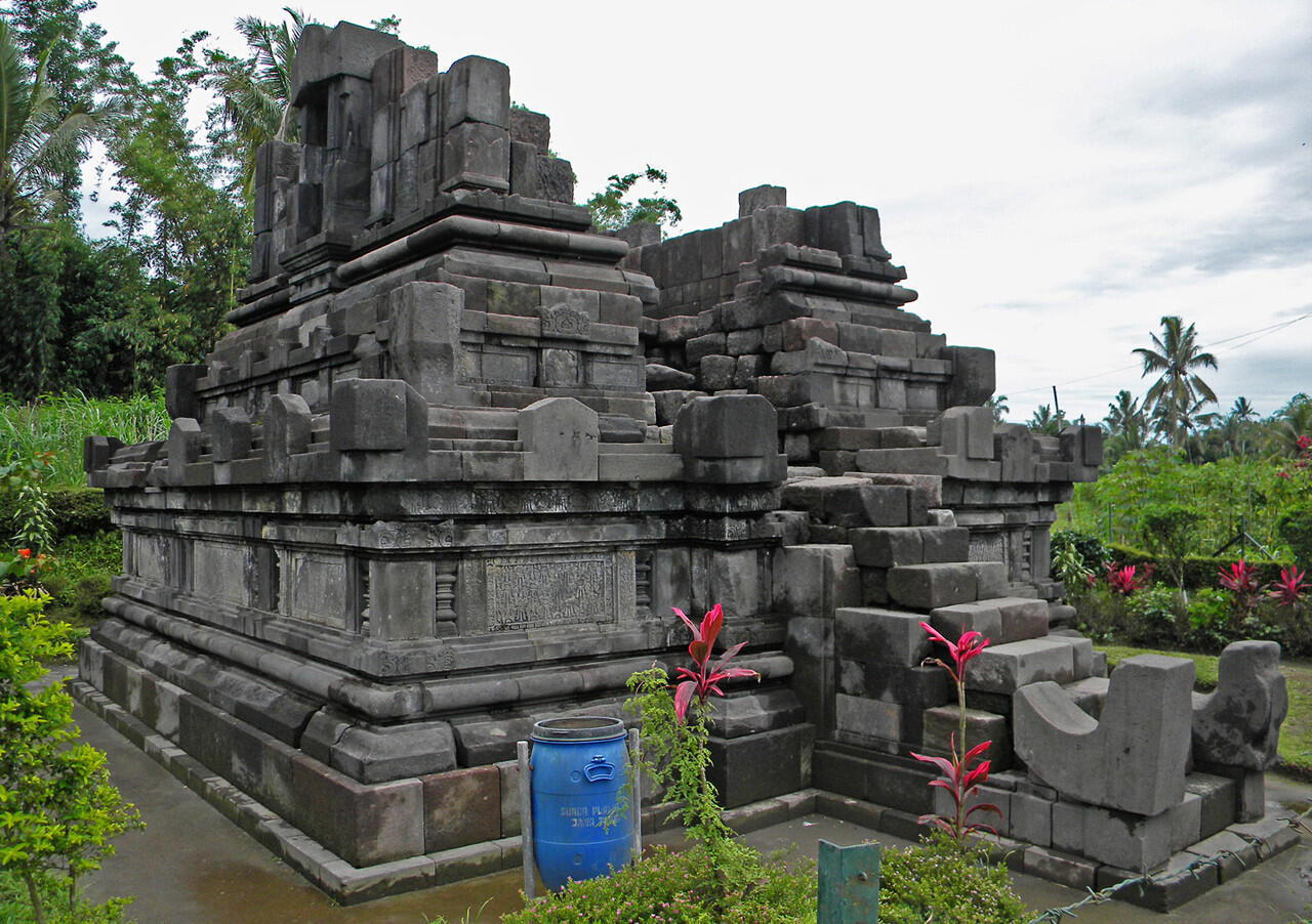 7 Candi Bersejarah di Magelang