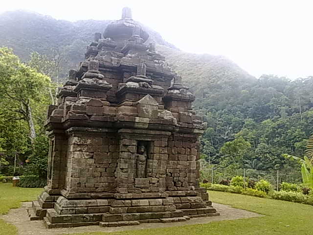 7 Candi Bersejarah di Magelang
