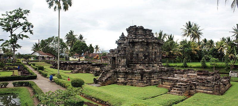 7 Candi Bersejarah di Magelang