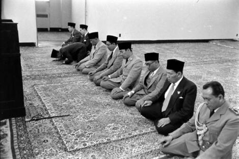 5 Keuntungan Sholat Berjamaah (dalam tinjauan keduniawian dan kemasyarakatan) 