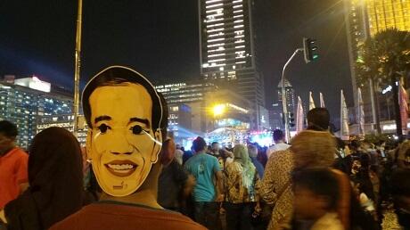 Dapat Tak? 10 Ribu Topeng Jokowi Disebar Semalam di Jakarta Night Festival
