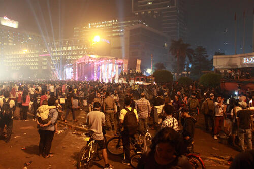 Kelakuan Warga Jakarta di Jakarta Night Festival... MIRIS GAN