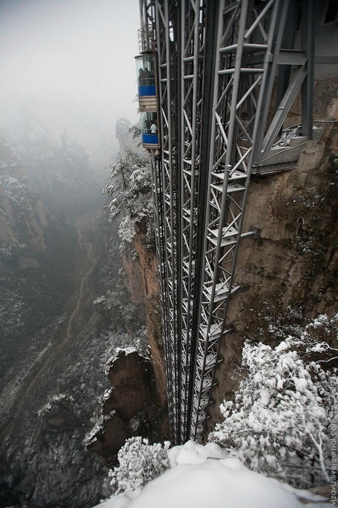 &#91;THIS IS CHINA&#93; China Bangun Elevator TERBESAR dan TERPANJANG di Dunia !