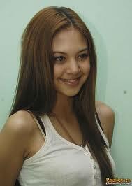 Kasian banget gan artis satu ini, ane bersedia nampung deh ( kalau mau hehe )
