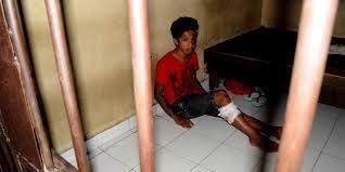 DORRR....KAKI DI TEMBAK..!!!