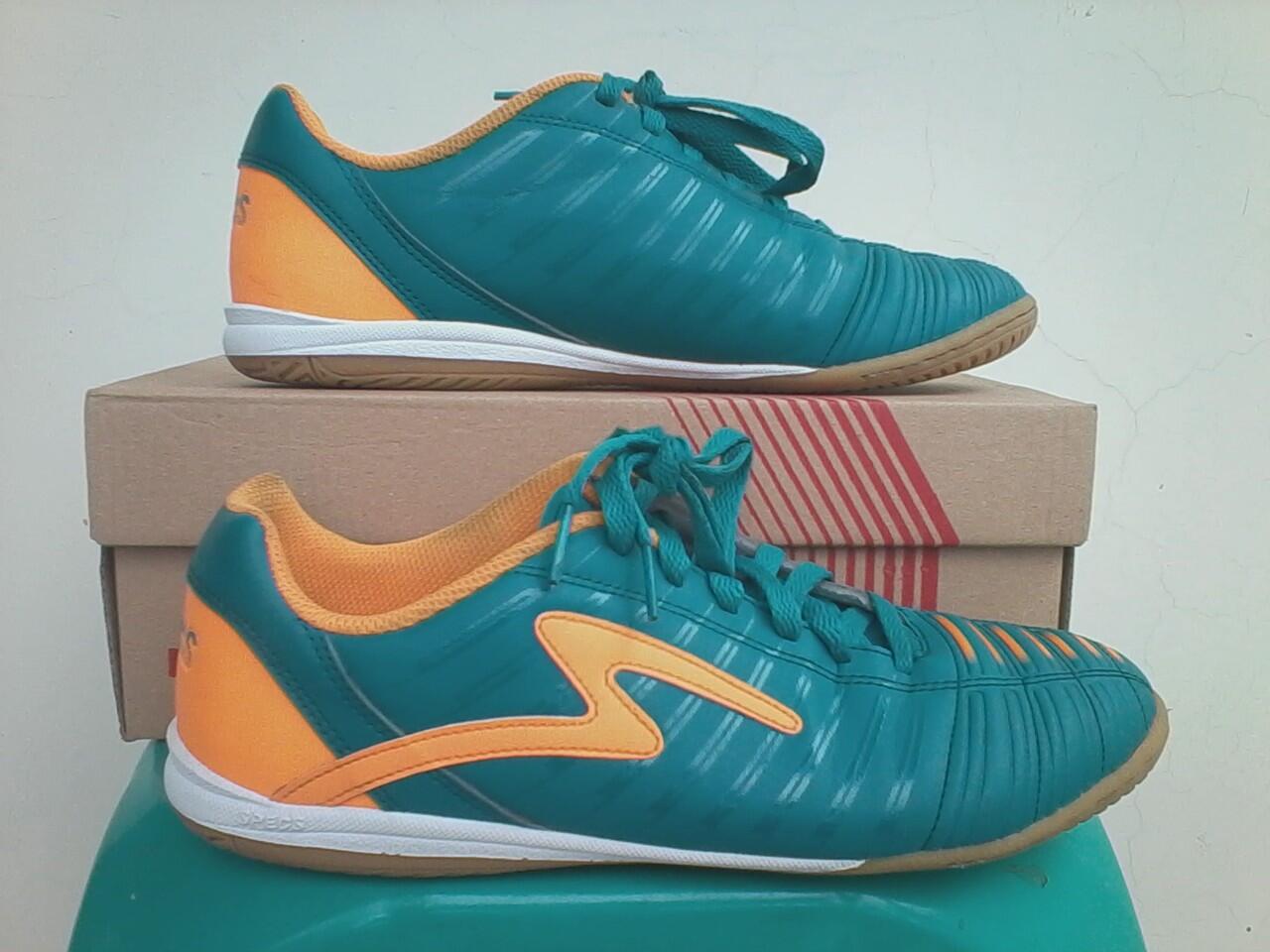 WTS SEPATU FUTSAL SPECS RA (BARTER ADIDAS TOP SALA) & ADIDAS F10 MURMER AJA !!SIZE 42