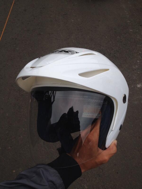 Jual helm ink half face white masih baru