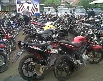345 Motor Berknalpot Brong Ditilang Malam Tahun Baru