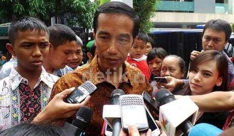 Seorang Pria Ditangkap Polisi karena 'Ngelaserin' Jokowi