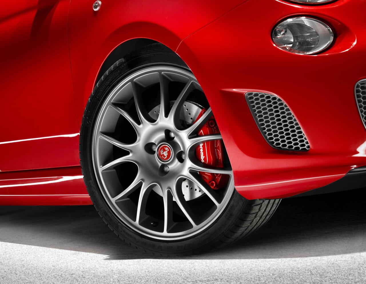 Fiat Abarth 695 Tributo si &quot;Kecil&quot;.. sebuah penghormatan buat Ferarri