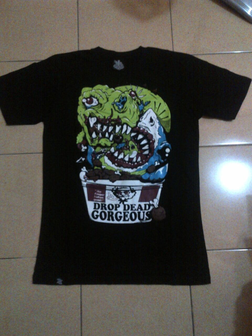 Kaos Drop dead,vans,rebel8,mishka,famous,supreme,macbeth,dc,hurley,thrasher..