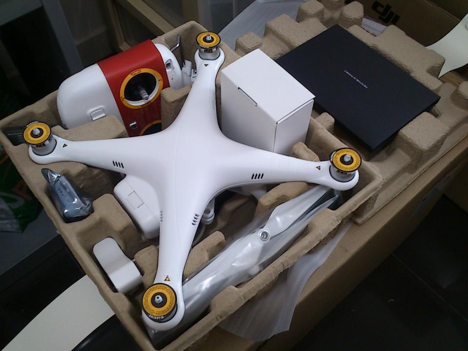 Dji phantom 2. Phantom 2 Vision штекер камеры. Подшипники двигателя Phantom 2. Phantom 2 плейткериер.