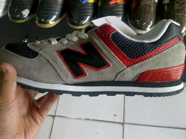 Terjual BU sepatu new balance 574 original murah | KASKUS
