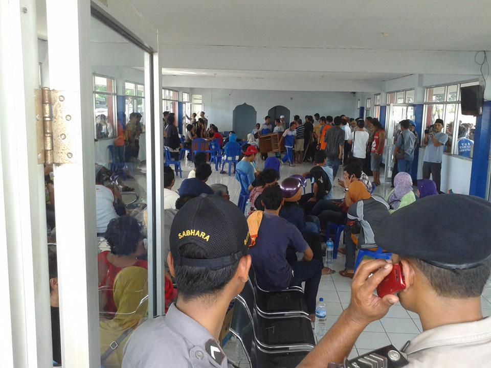 KAPAL TENGGELAM "Kapal Bocor Tetap Berangkat"