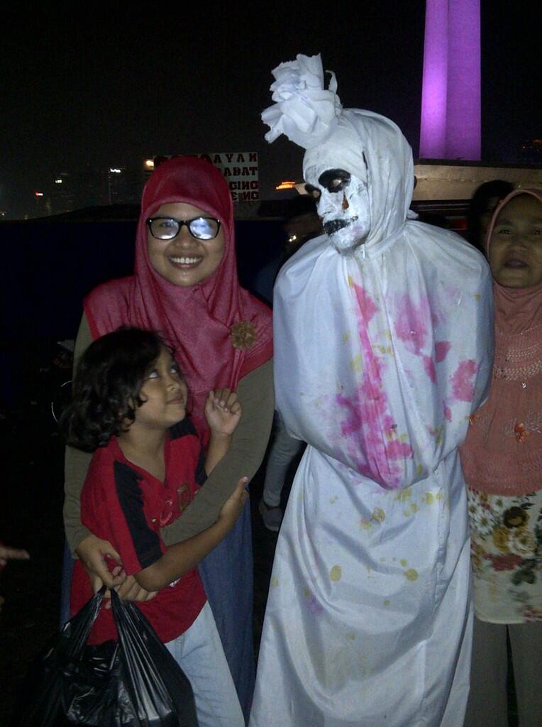 Ada pocong gan di monas pas malam tahun baru