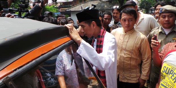 Tak Bawa Mobil dan Ogah Diikuti Wartawan, Jokowi Kabur Naik Bajaj 