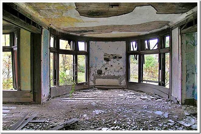 " Rumah Rumah Besar "Yang dibiarkan terbengkalai karena penuh misteri !