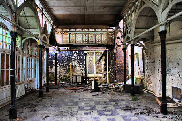 " Rumah Rumah Besar "Yang dibiarkan terbengkalai karena penuh misteri !