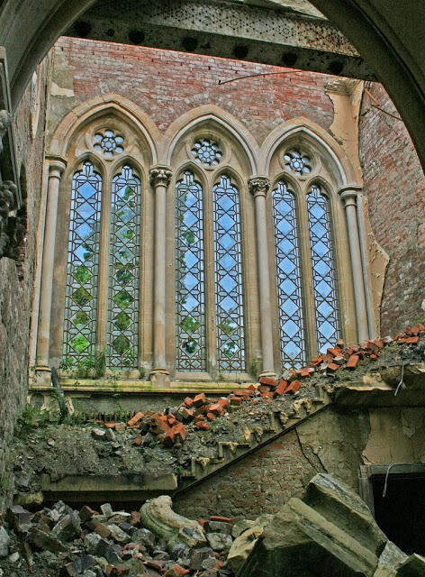 " Rumah Rumah Besar "Yang dibiarkan terbengkalai karena penuh misteri !