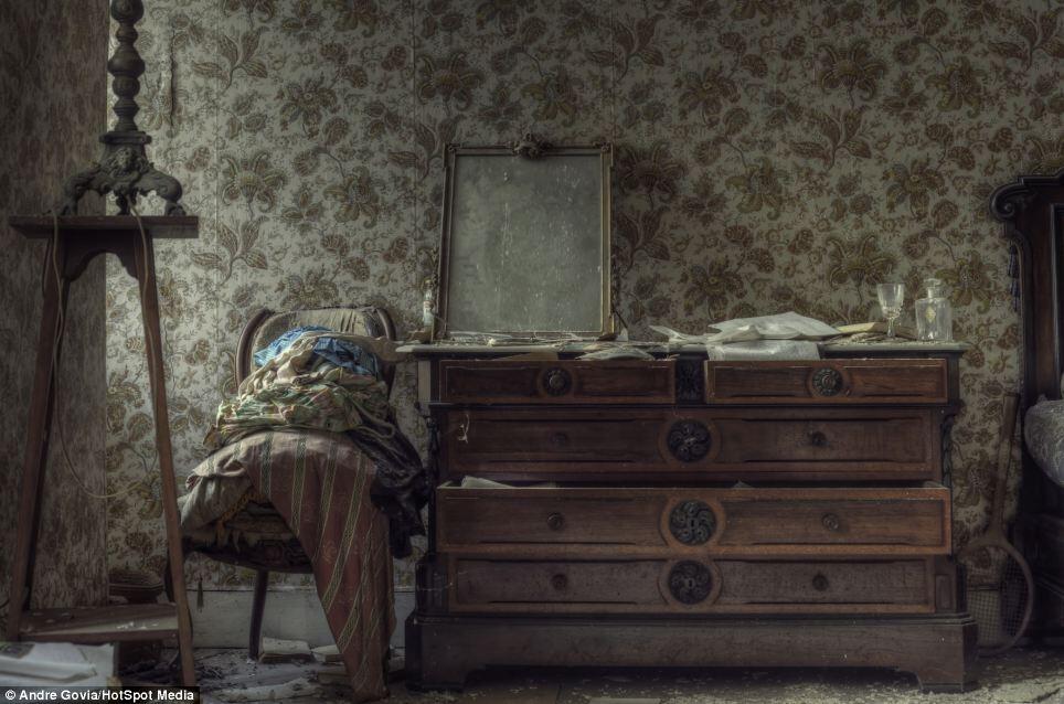 " Rumah Rumah Besar "Yang dibiarkan terbengkalai karena penuh misteri !