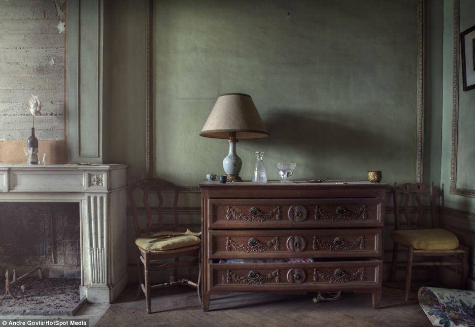 " Rumah Rumah Besar "Yang dibiarkan terbengkalai karena penuh misteri !