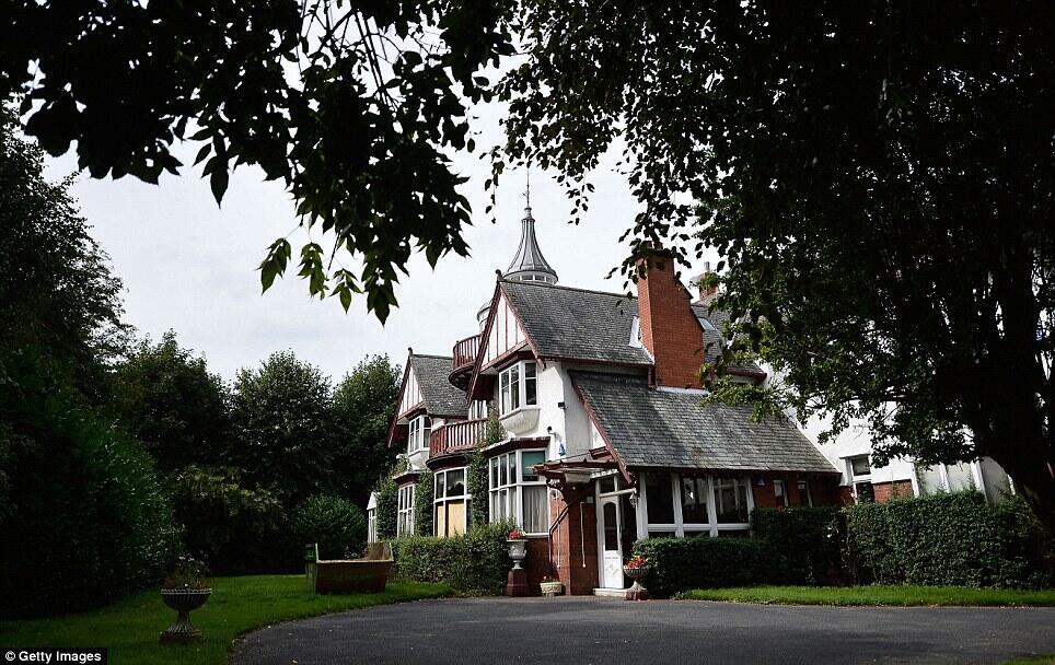 " Rumah Rumah Besar "Yang dibiarkan terbengkalai karena penuh misteri !