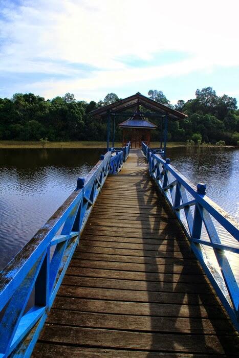 Pesona Danau Bika ( Danau Buak ) di Kapuas Hulu