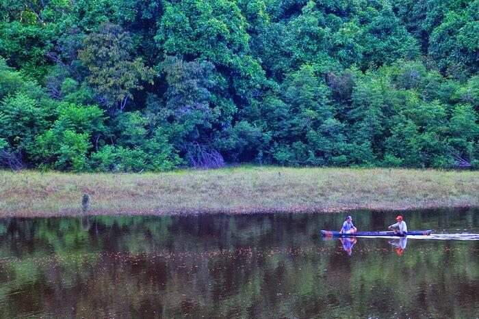 Pesona Danau Bika ( Danau Buak ) di Kapuas Hulu