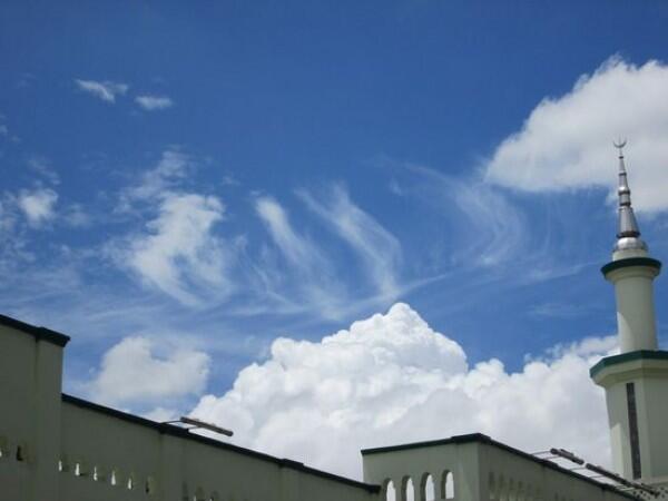 Awan Lafaz Allah Hiasi Langit Lembang