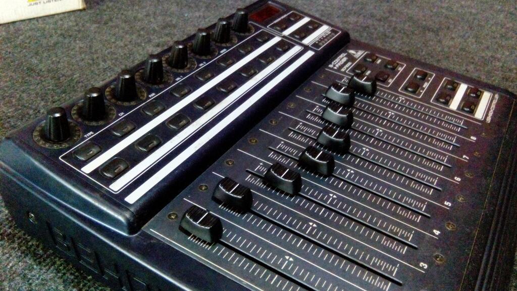JUAL Mixer BEHRINGER BCF2000 (Cirebon)