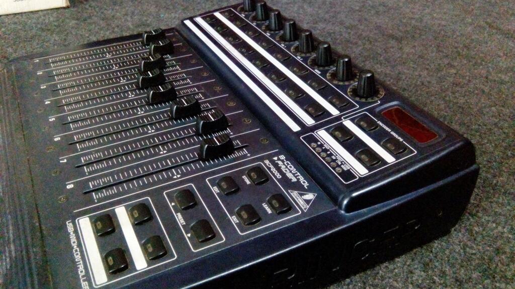 JUAL Mixer BEHRINGER BCF2000 (Cirebon)