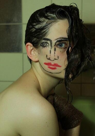 Menduakan Wajah Dengan Goresan Kasar Efeknya Luarbiasa Terhadap Persepsi Kita