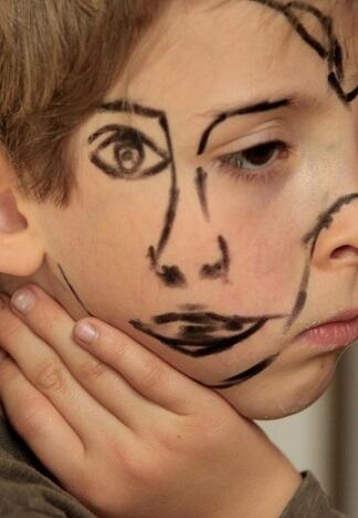 Menduakan Wajah Dengan Goresan Kasar Efeknya Luarbiasa Terhadap Persepsi Kita