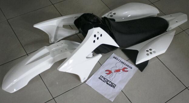 BODY TRAIL KLX PLASTIK YANG MAU MODIFIKASI TRAIL MASUK GAN !!!!!!!! RUGI GA LIAT