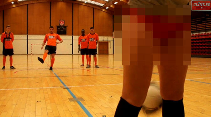 &#91;Unik&#93;Latihan Unik Klub Belgia, Tendang Bola ke Bokong Wanita Seksi