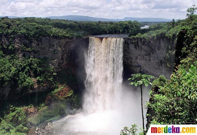 Menelusuri Kaieteur Falls, Air Terjun Tertinggi di Dunia &#91;Must See&#93;