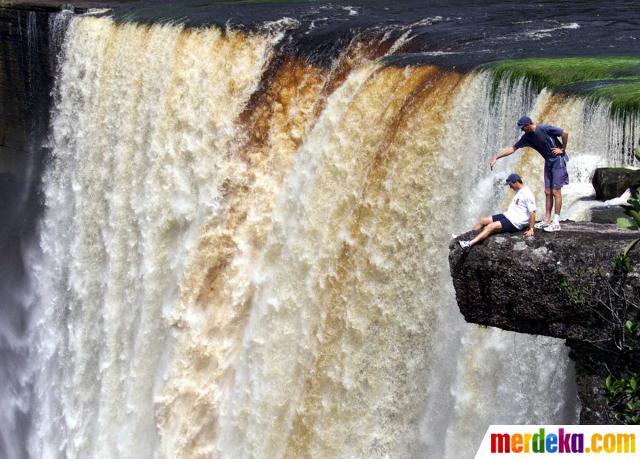 Menelusuri Kaieteur Falls, Air Terjun Tertinggi di Dunia &#91;Must See&#93;