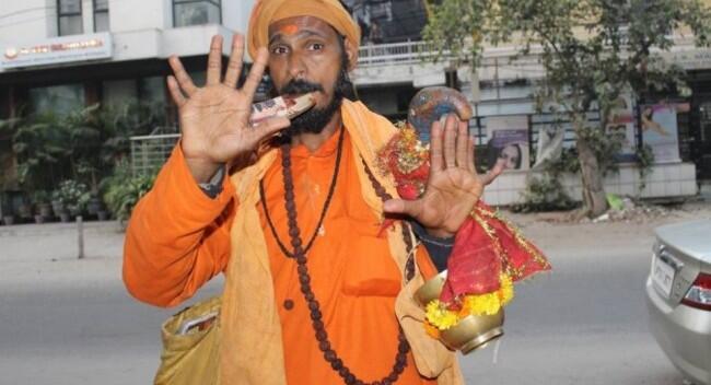 Punya 12 Jari, Pria Ini Bisa Mengetik dengan Cepat