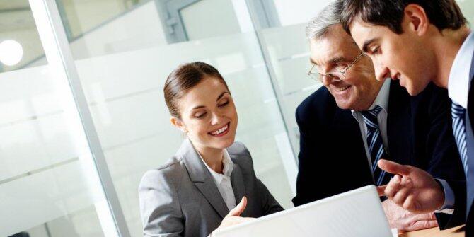 Tips Agar Agan Disukai Teman Kantor