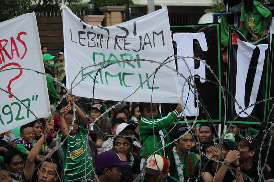 Aksi Bonek 3 Januari 2014 #savePersebaya1927 #soerabayamelawan ( PIC )