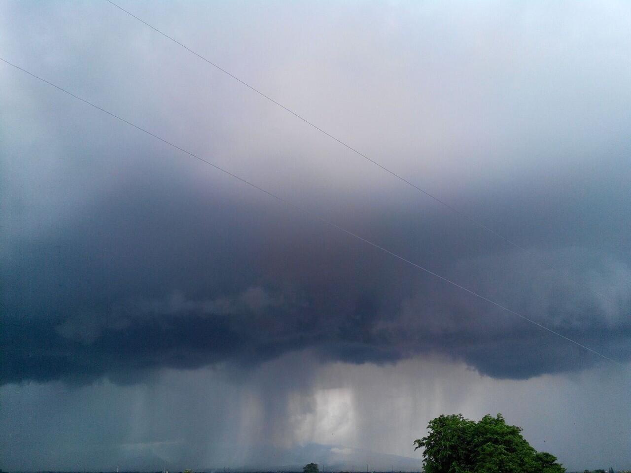 Keren! Beginilah Tampilan Hujan Kalau Dilihat Dari Atas Awan