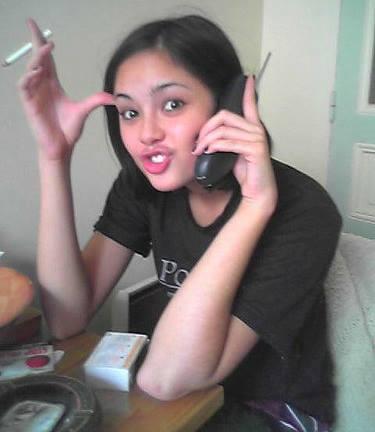 Cara Unik Mereka " Menikmati Sebatang Rokok