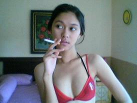 Cara Unik Mereka &quot; Menikmati Sebatang Rokok