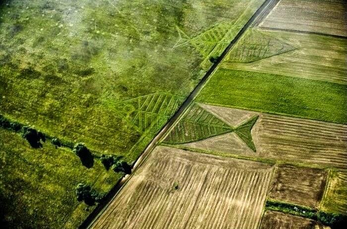 MELIHAT KEUNIKAN PERBATASAN ANTARA 2 NEGARA